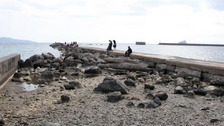 Άμπωτη: Υποχώρησε η στάθμη της θάλασσας σε πολλές περιοχές της χώρας - Η εξήγηση