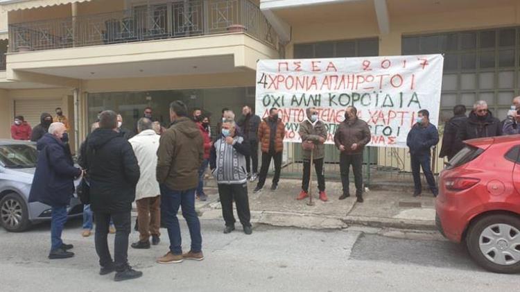 Διαμαρτυρία αγροτών στον ΕΛΓΑ Θεσσαλίας για τις αποζημιώσεις του 2017