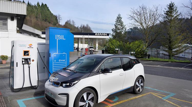 Ο πρώτος σταθμός φόρτισης για ηλεκτρικά οχήματα που χρησιμοποιούν μπαταρίες δεύτερης διάρκειας ζωής από την Irizar e-mobility είναι σε λειτουργία