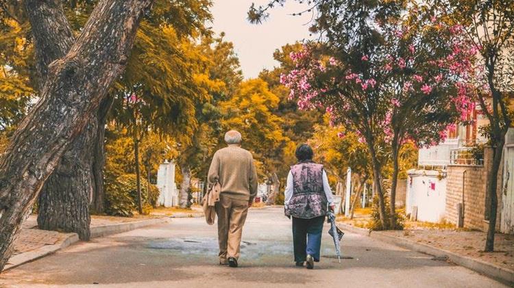 Eurostat: Τα προσδόκιμα έτη υγιούς ζωής για γυναίκες και άνδρες στην Ελλάδα – Η σύγκριση με την Ευρώπη