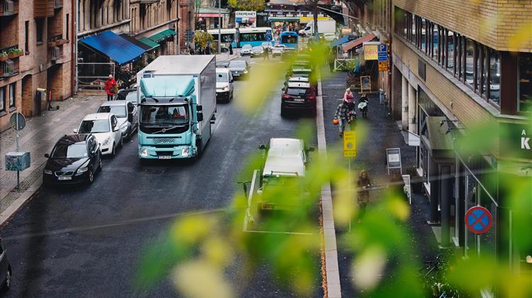 Η ICA Sweden ξεκινάει το ταξίδι της ηλεκτροκίνησης με τη Volvo Trucks