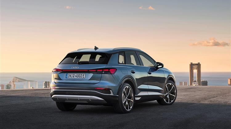 Η Audi αποκαλύπτει τα νέα ηλεκτρικά compact SUV:  Q4 e-tron και Q4 Sportback e-tron