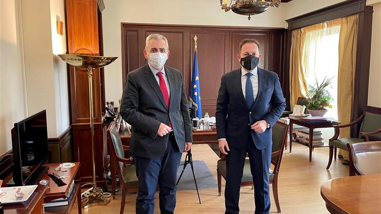 Επιβεβλημένη η αντιμετώπιση των αδέσποτων ζώων