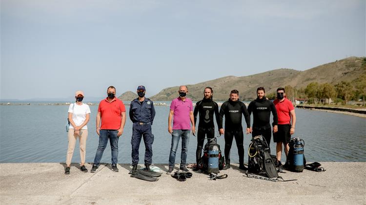 Τον καθαρισμό του λιμανιού στη Σαγιάδα ανέλαβε η ΕΛΟΠΥ