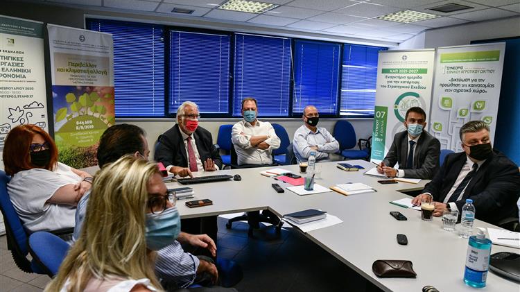 ΠΑΑ, ΚΑΠ και Ταμείο Ανάκαμψης στην ατζέντα της σύσκεψης Λιβανού- Οικονόμου – Παπαγιαννίδη