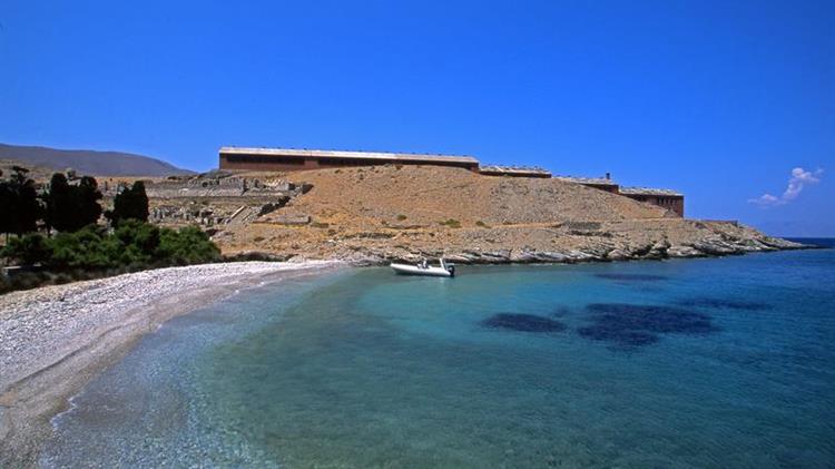 Παρατείνεται για ένα έτος η ειδική προστασία της Γυάρου - Οι περιορισμοί για τους ψαράδες