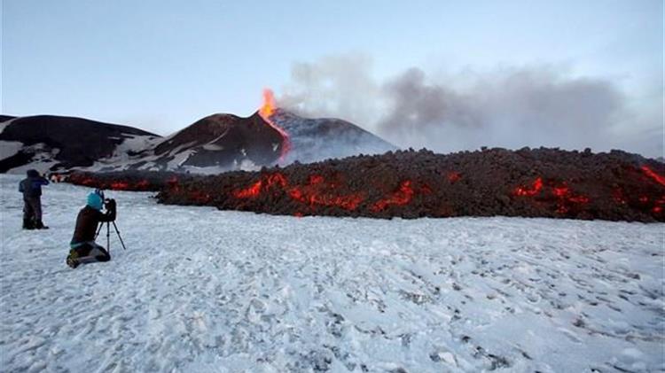 Η Αίτνα ψήλωσε 30 μέτρα