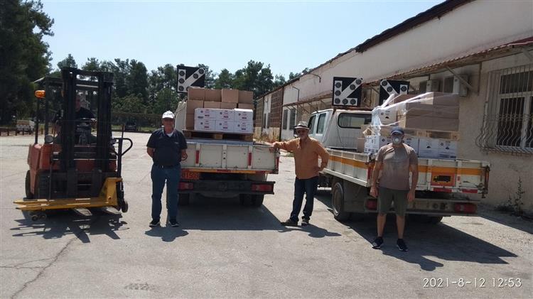 Συγκεντρώνουν είδη πρώτης ανάγκης για τους πυρόπληκτους στη Θεσσαλία