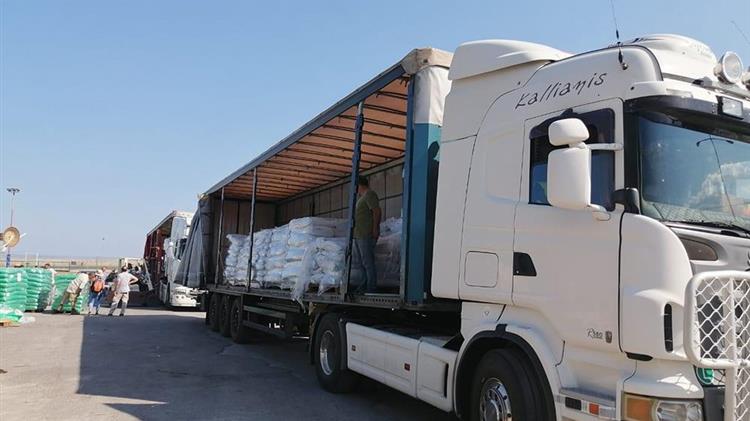 Δώδεκα τα φορτηγά με τις ζωοτροφές από Κτηνοτρόφους της ΑΜ-Θ στις πυρόπληκτες περιοχές