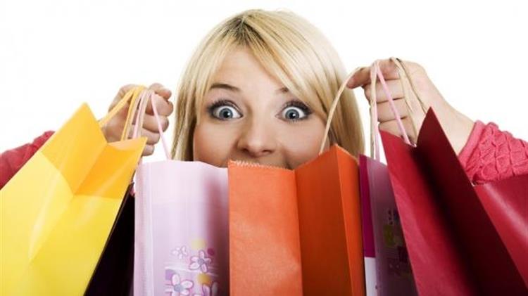 ΕΛΣΤΑΤ: Μειώθηκαν το 2020 οι δαπάνες των νοικοκυριών για αγορές