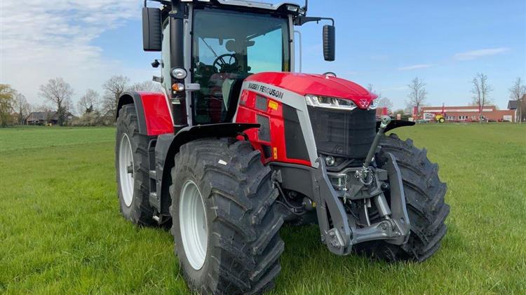 Η Massey Ferguson αυξάνει τη μέγιστη ισχύ του MF 8S στους 305 ίππους, παρουσιάζει δύο νέα μοντέλα και προσφέρει το κιβώτιο Dyna-VT σε όλη τη σειρά