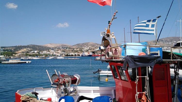 Τέλος οι βιτζότρατες για τους Έλληνες ψαράδες ενώ οι Τούρκοι αλωνίζουν στα νησιά!