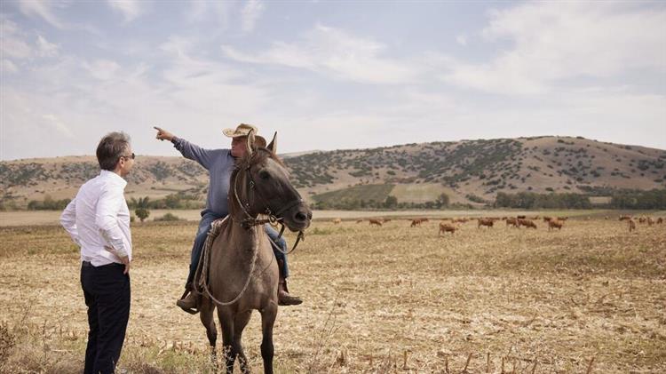 Η συνάντηση του Μητσοτάκη με τον καβαλάρη κτηνοτρόφο στο Δαμάσι