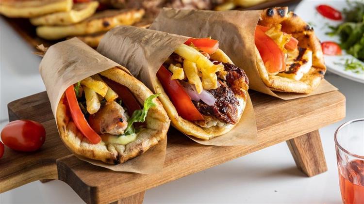 Αύξηση «φωτιά» ακόμα και στο σουβλάκι