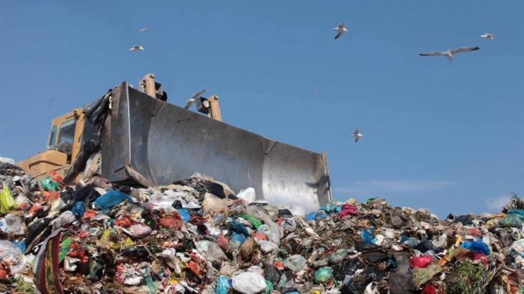 Σκρέκας: Μειώθηκαν κατά 32% τα ευρωπαϊκά πρόστιμα για τις χωματερές