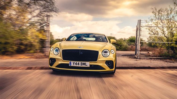Μια BENTLEY CONTINENTAL GT SPEED σε επικό DRIFT