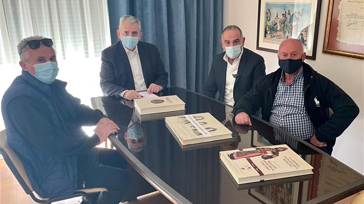 Χαρακόπουλος με εκπροσώπους παραγωγών λαϊκών αγορών