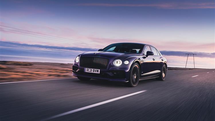 Η BENTLEY FLYING SPUR HYBRID διασχίζει την Ισλανδία με «Πράσινη» ενέργεια
