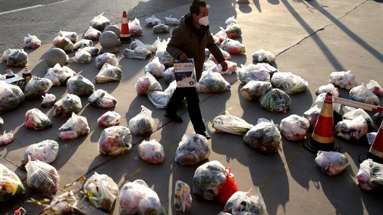 Ανταλλάσσοντας Nintendo Switch με noodles και smartphone με ρύζι