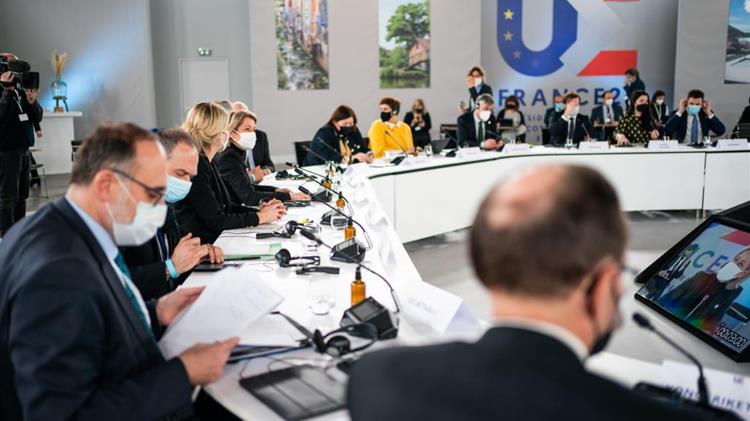 Σκρέκας: «100 δισεκατομμύρια ευρώ για τη στήριξη της ευρωπαϊκής κοινωνίας από τις επιπτώσεις της ενεργειακής κρίσης»