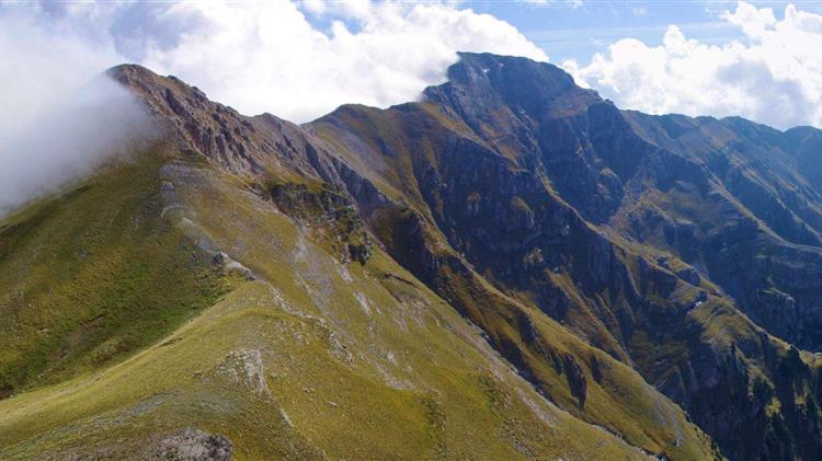 Πώς ορίζονται τα Απάτητα Βουνά;
