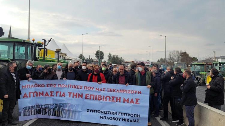 Λάρισα: Στην ΠΑΘΕ ξανά οι αγρότες, καλούν για ενίσχυση των μπλόκων - Τι απάντησαν στα πυρά Μητσοτάκη