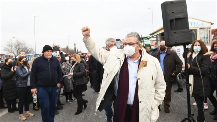 Στα μπλόκα των αγροτών σε Λιβαδειά, Πελασγία και Νίκαια ο Δ. Κουτσούμπας