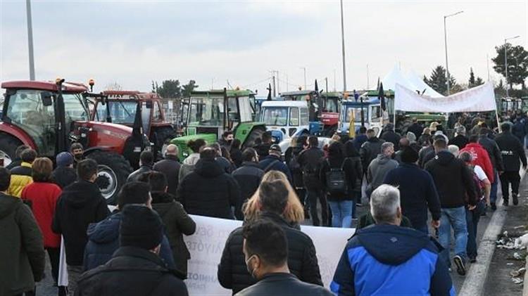 Συνάντηση Τσίπρα με εκπροσώπους των αγροτών στο Δημαρχείο της Νίκαιας