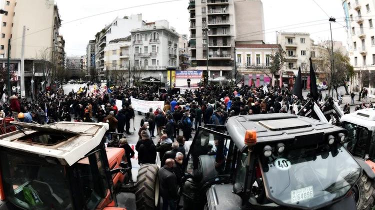 Αγρότες: Συνάντηση με αντιπροσωπεία παραγωγών στο ΥπΑΑΤ μετά από το συλλαλητήριο στην πλατεία Βάθης