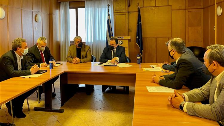 Ρεύμα και ζωοτροφές “καίνε” και τους χοιροτρόφους