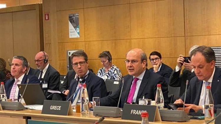 Κ. Χατζηδάκης από Παρίσι: Στόχος της Ελλάδας νέες και ποιοτικές δουλειές