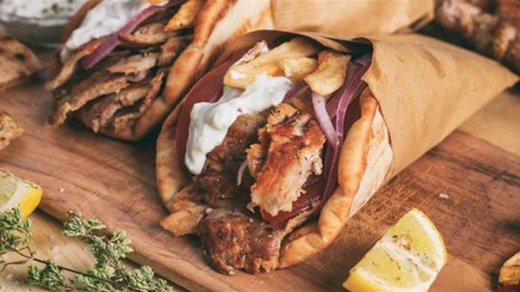 Πήρε φωτιά το «τυλιχτό»: Οι τιμές στην Ελλάδα και σε ποιες γειτονιές ξεπερνάει και τα 4 ευρώ