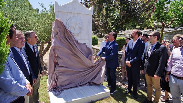 «Ξαναφυτεύουμε τους Ελαιώνες της Αρχαίας Ολυμπίας»: Μεγάλη δωρεά 135.000 δένδρων ελιάς προς τους πυρόπληκτους αγρότες