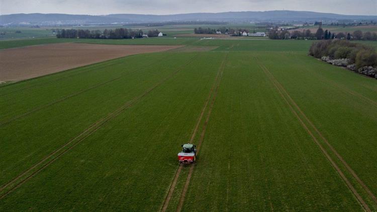 Οι αγρότες του Ηνωμένου Βασιλείου κερδίζουν περισσότερα χρήματα από το... You Tube