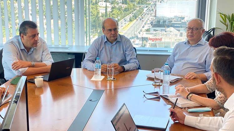 Η «τελική επίθεση» για τις συντάξεις τον Αύγουστο