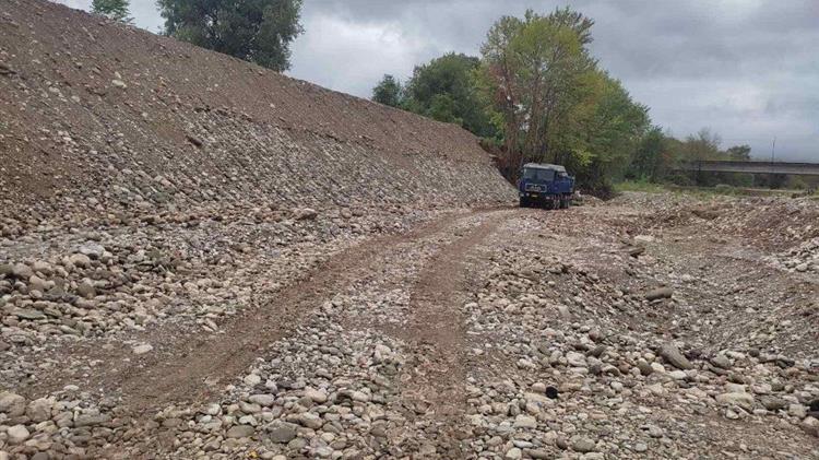 Έργα αποκατάστασης και ενίσχυσης των αναχωμάτων του Πάμισου ποταμού στο τμήμα Γελάνθη -Μουζάκι