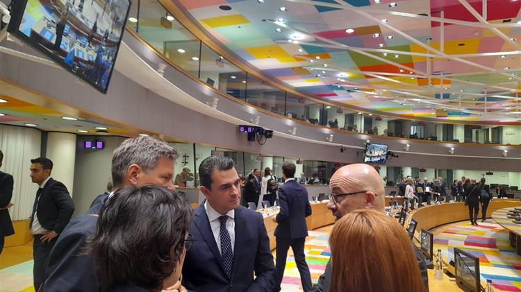 Σκρέκας: «Δεν θα παραδοθούμε στους εκβιασμούς αυταρχικών ηγετών»