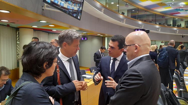 Σκρέκας: «Μειώσαμε την κατανάλωση φυσικού αερίου - Η Ευρώπη δεν θα υποκύψει στον ρωσικό εκβιασμό»
