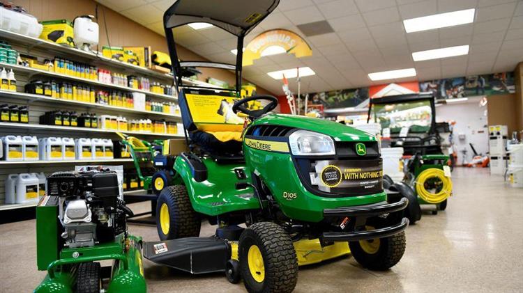 Reuters: Συρρικνώνονται οι αντιπροσωπείες τρακτέρ στις ΗΠΑ αυξάνοντας το κόστος για τους αγρότες