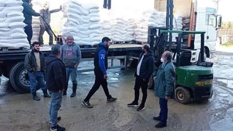 Διανομή ζωοτροφών και μελισσοτροφών σε πληγέντες κτηνοτρόφους και μελισσοκόμους της βόρειας Εύβοιας