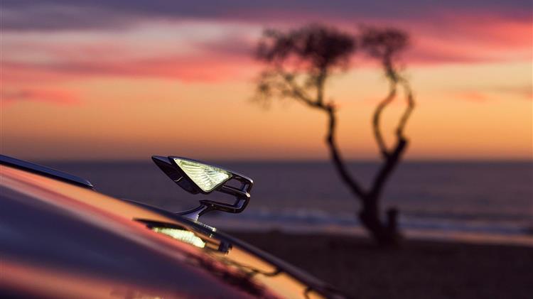 Η τέχνη και η υψηλή τεχνική πίσω από το σύμβολο της Bentley, το «FlyingB»