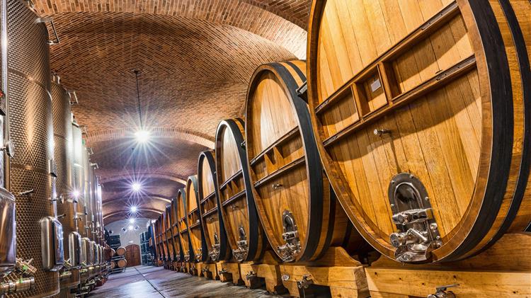 Οι δασμοί του Trump είναι ασαφείς: 15% στο κρασί που οδύρεται και 0% οινοπνευματώδη που γελούν; Το τρενάκι του λούνα παρκ συνεχίζεται!