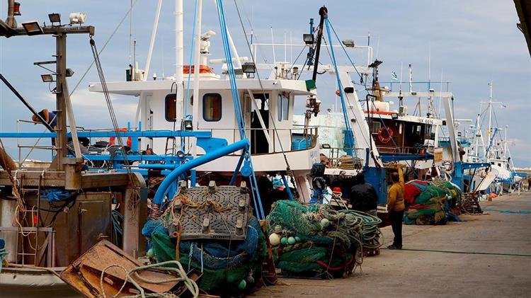 Ενημέρωση αλιέων για υποχρέωση απόκτησης άδειας χειριστή πηδαλιούχου για τη διακυβέρνηση αλιευτικών σκαφών εσωτερικών υδάτων
