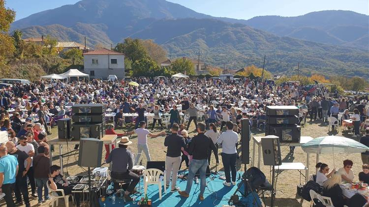 Κοσμοσυρροή στο 13ο Φεστιβάλ Τοπικών Προϊόντων στο Καρυδοχώρι