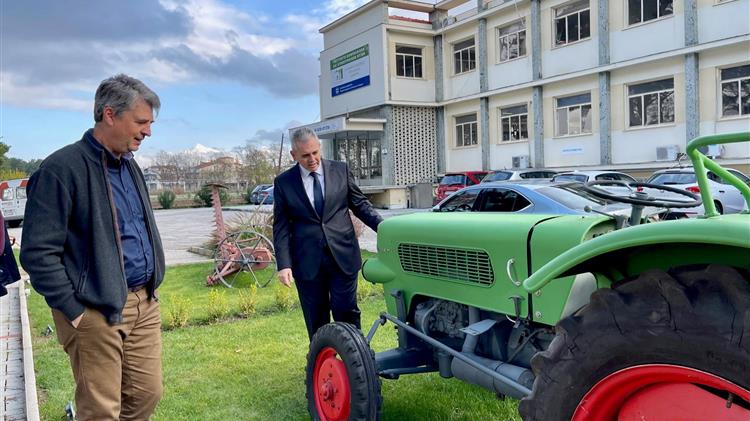 Μ. Χαρακόπουλος στο Ινστιτούτο Βιομηχανικών και Κτηνοτροφικών Φυτών Λάρισας