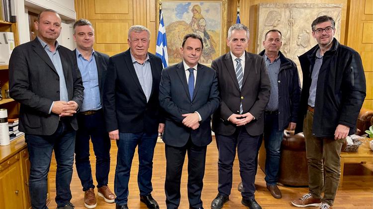 Να δοθεί οριστική λύση στο ιδιοκτησιακό πρόβλημα στα παρακάρλια