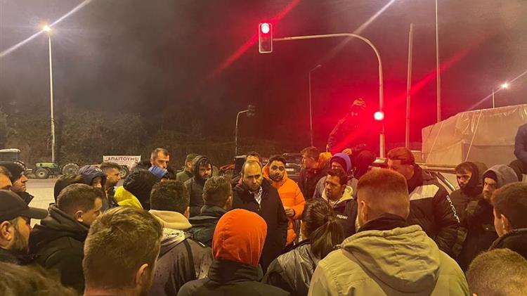 Ο Λάκης Βασιλειάδης στα μπλόκα των αγροτών στην Πέλλα