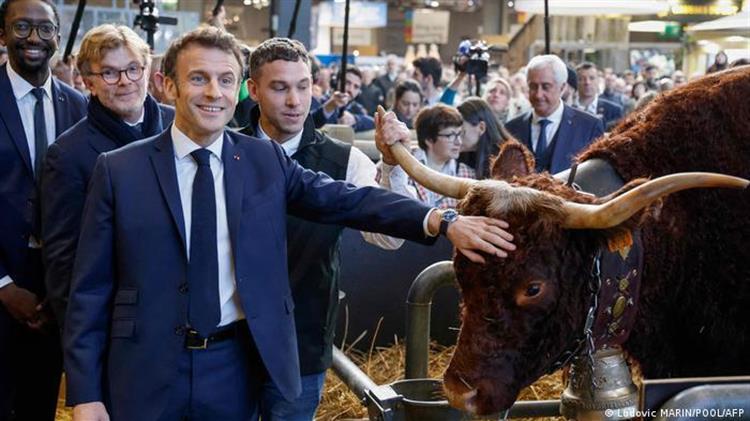 Ο Μακρόν, οι αγρότες και στο βάθος το συνταξιοδοτικό
