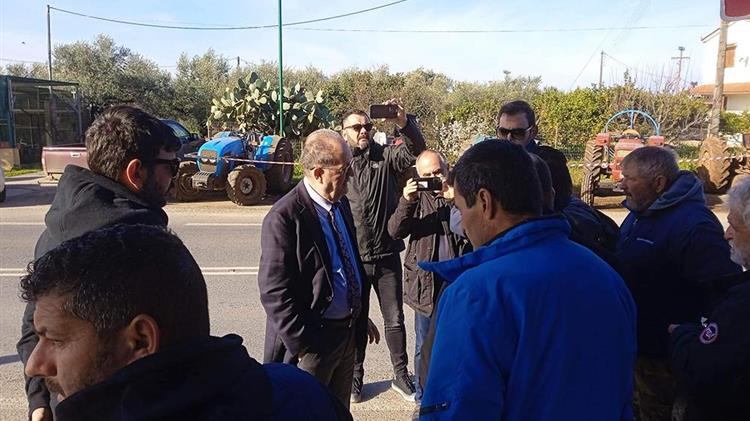 Συνάντηση του περιφερειάρχη Πελοποννήσου Π. Νίκα με αγρότες στα Φιλιατρά