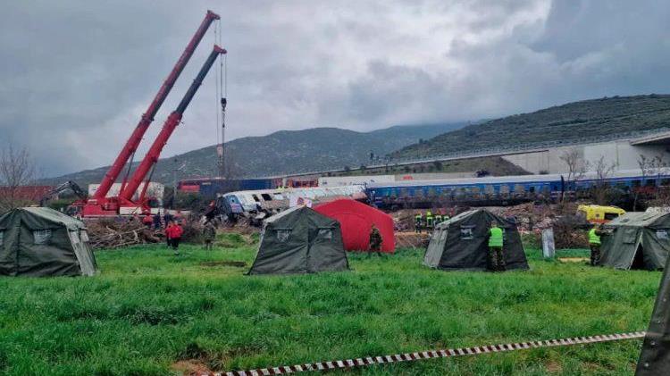Τέμπη: 90χρονος υπέβαλε μήνυση γιατί ο στρατός και η πολιτική προστασία του… «πάτησαν» το χωράφι